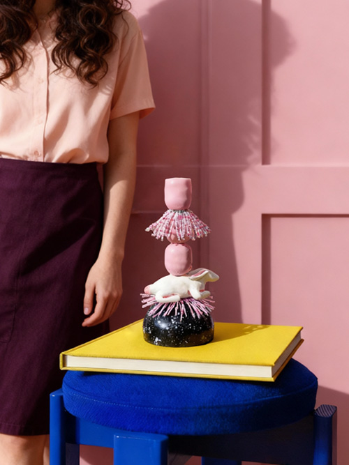 The name daisy originates from the Old English phrase "Daes eage," which means "day's eye." This name reflects how these flowers close their petals in the evening and reopen them come morning. Daisies truly are some of the first eyes to open to the morning sun each day.